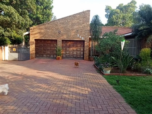 4 Bedroom House 4 Bedroom House