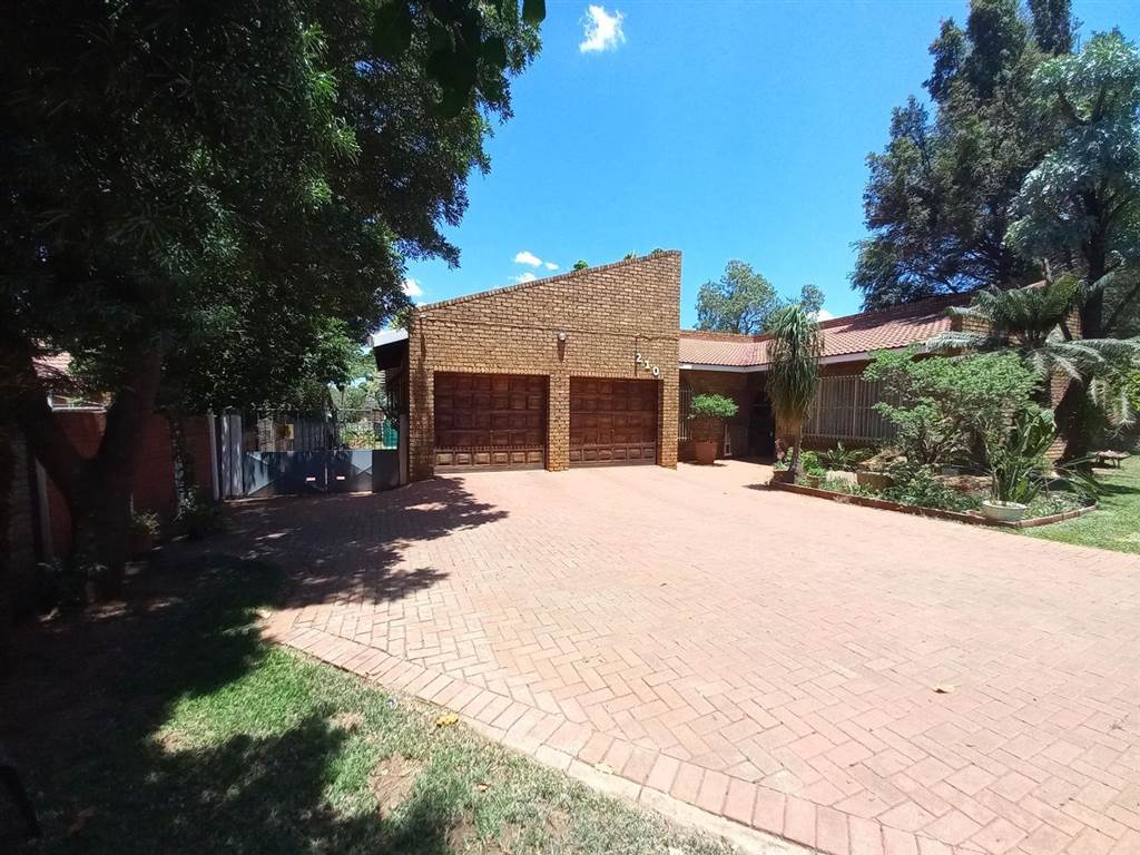 4 Bedroom House 4 Bedroom House