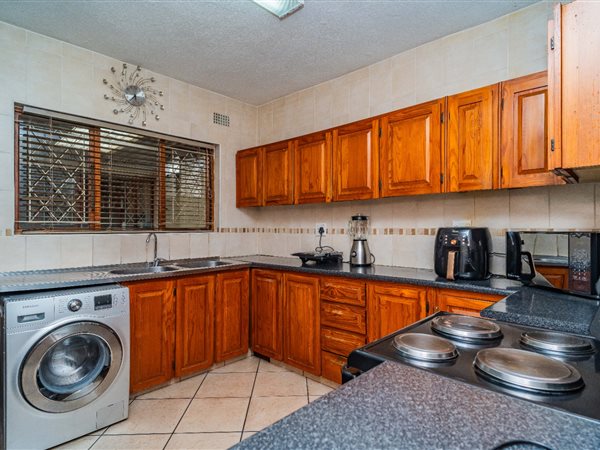 4 Bedroom Townhouse 4 Bedroom Townhouse