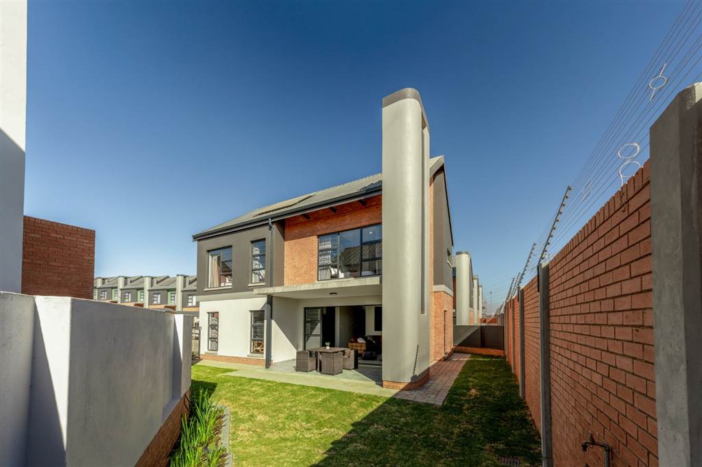 4 Bedroom House 4 Bedroom House