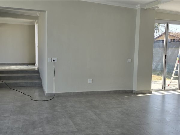 5 Bedroom House 5 Bedroom House