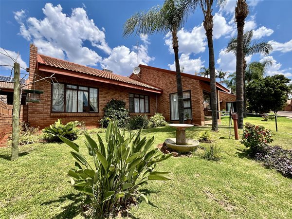 2 Bedroom Townhouse 2 Bedroom Townhouse