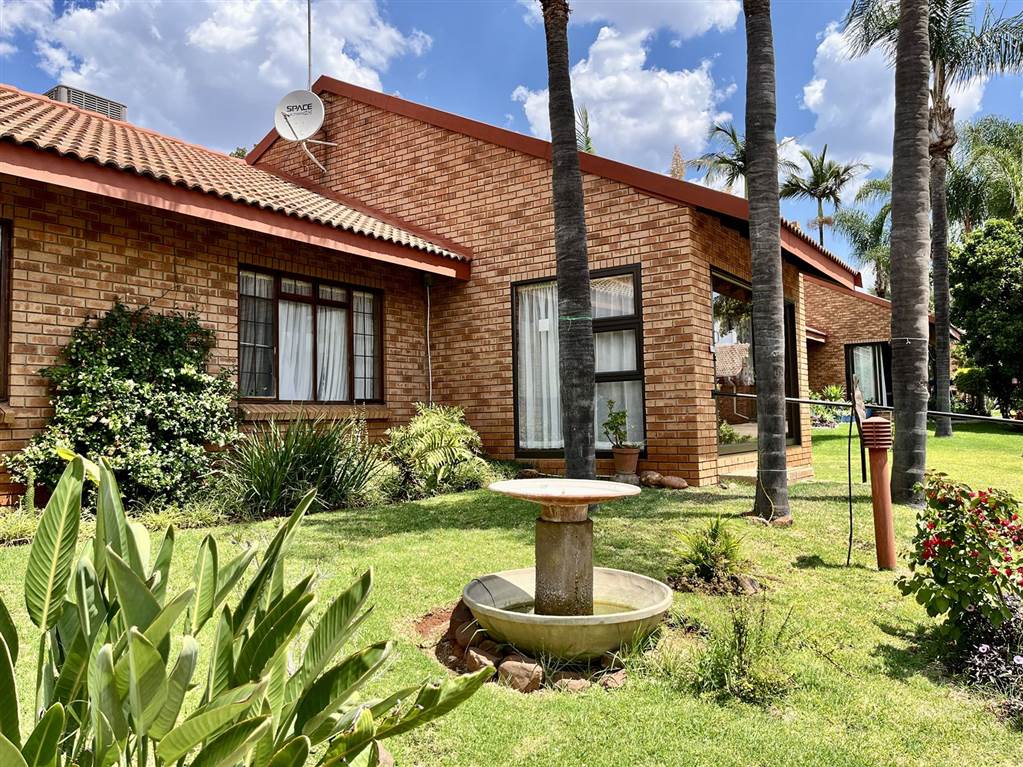 2 Bedroom Townhouse 2 Bedroom Townhouse
