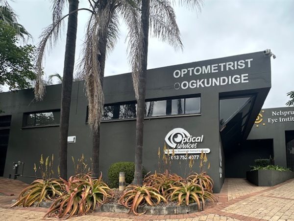 142  m² Commercial space