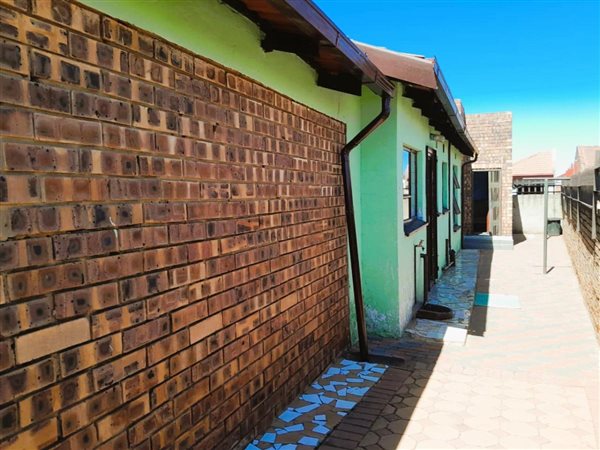 4 Bedroom House 4 Bedroom House
