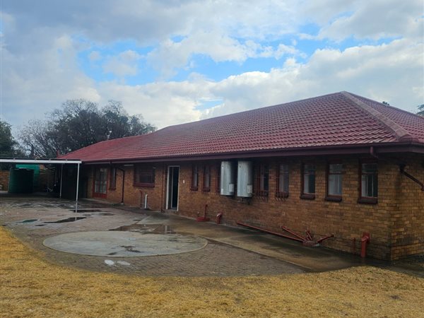 4 Bedroom House 4 Bedroom House