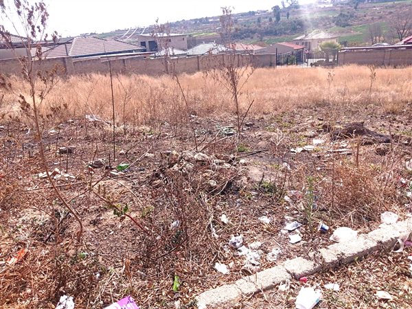 1 000 m² Land