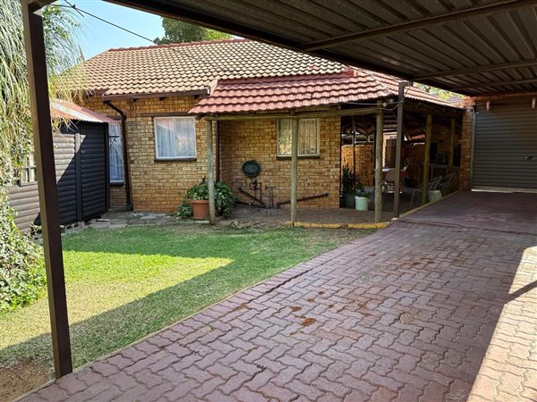 2 Bedroom Townhouse 2 Bedroom Townhouse