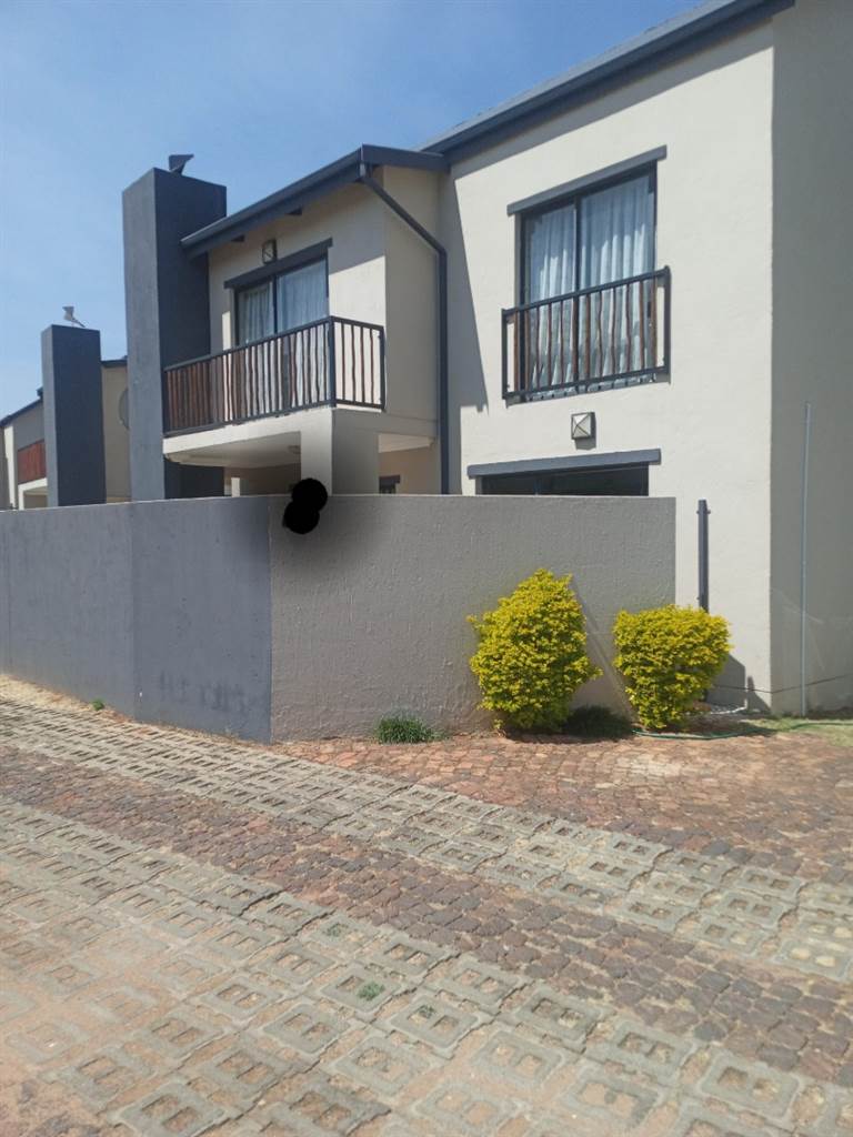 3 Bedroom Townhouse 3 Bedroom Townhouse