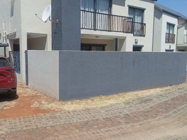 3 Bedroom Townhouse 3 Bedroom Townhouse
