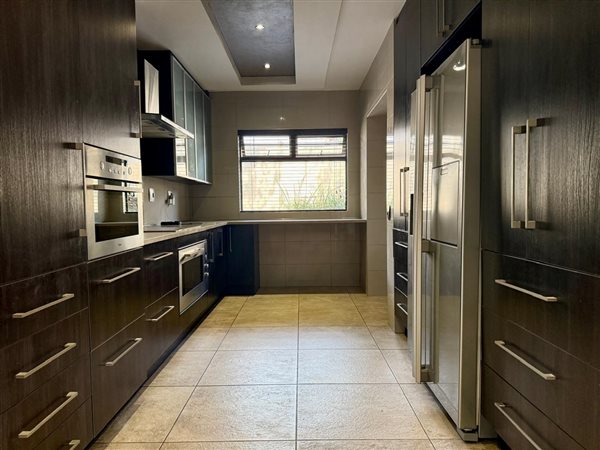 4 Bedroom House 4 Bedroom House