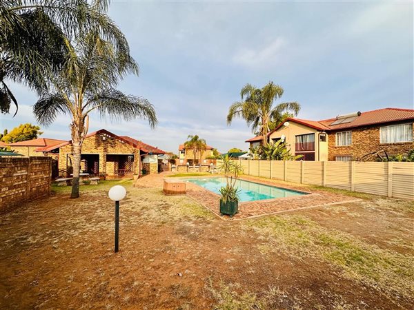 2 Bedroom Townhouse 2 Bedroom Townhouse