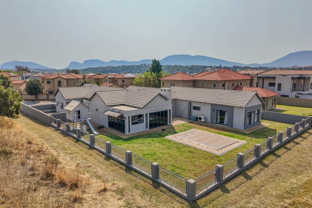 5 Bedroom House 5 Bedroom House