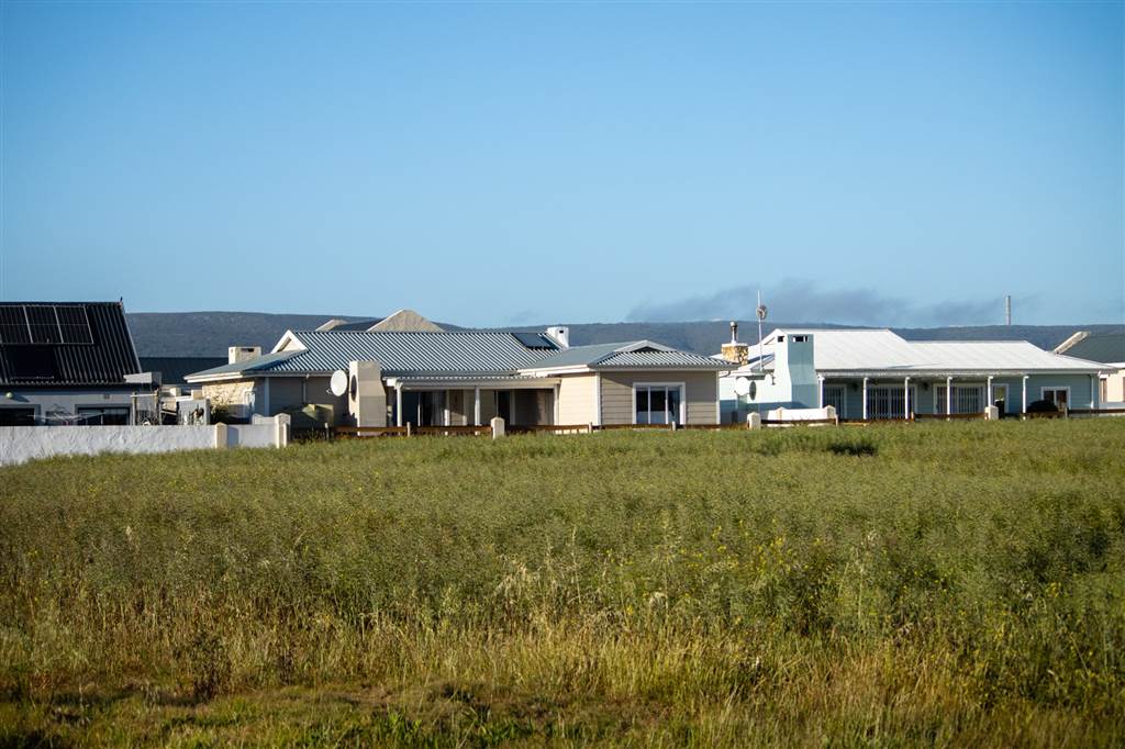 615 m² Land