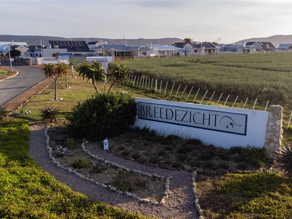 615 m² Land