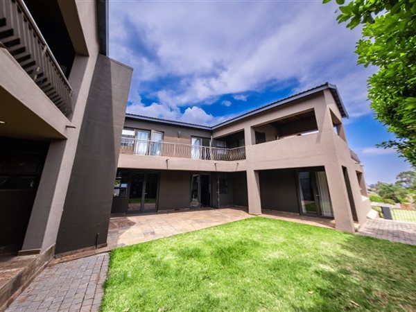 6 Bedroom House 6 Bedroom House