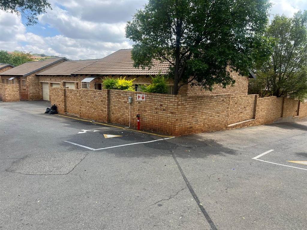 3 Bedroom Townhouse 3 Bedroom Townhouse