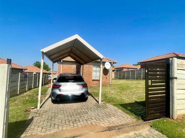 2 Bedroom Townhouse 2 Bedroom Townhouse