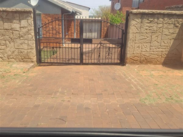 2 Bedroom House 2 Bedroom House
