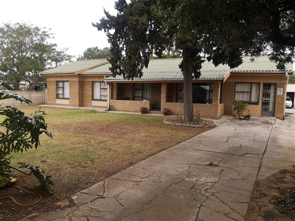 5 Bedroom House 5 Bedroom House
