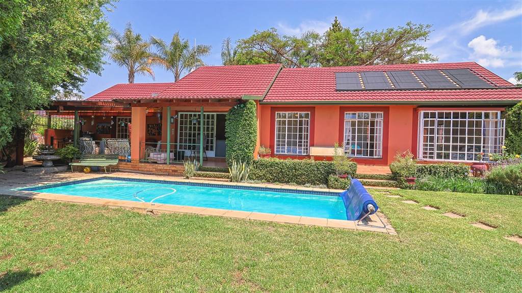 5 Bedroom House 5 Bedroom House