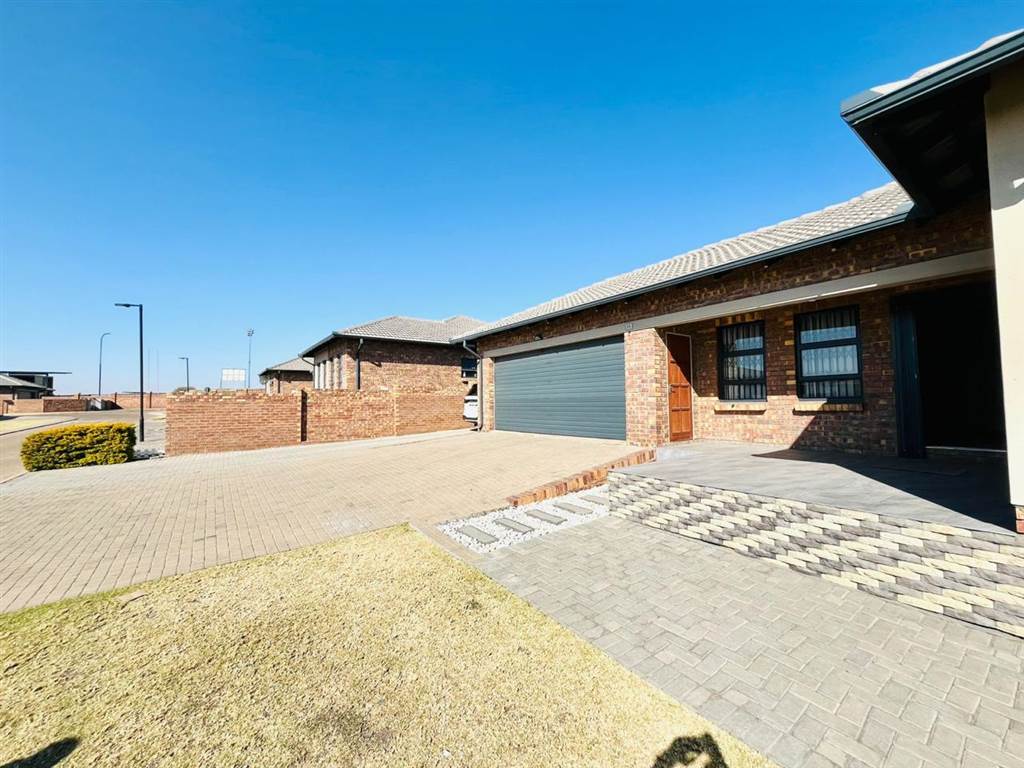 4 Bedroom House 4 Bedroom House