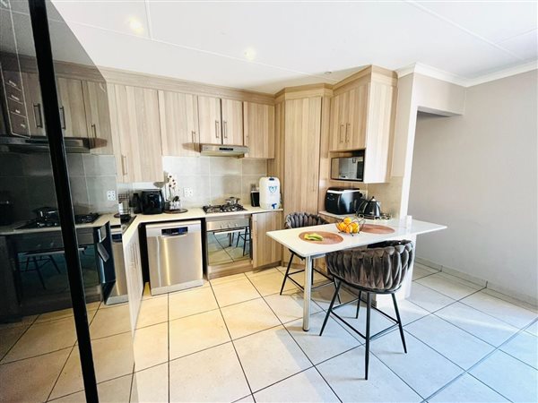 4 Bedroom House 4 Bedroom House