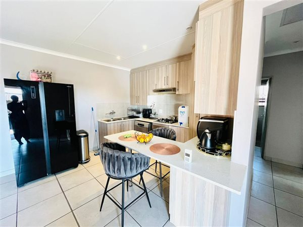 4 Bedroom House 4 Bedroom House