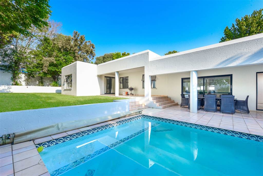 4 Bedroom House 4 Bedroom House
