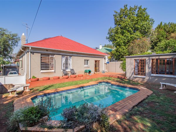 4 Bedroom House 4 Bedroom House