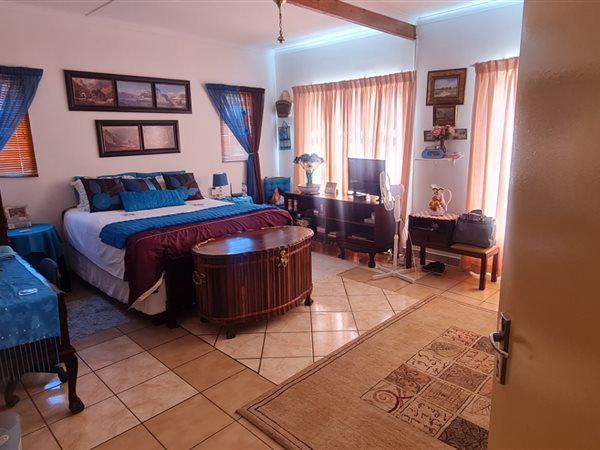 5 Bedroom House 5 Bedroom House