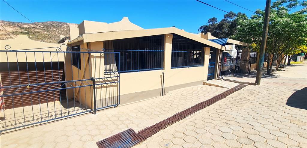 5 Bedroom House 5 Bedroom House