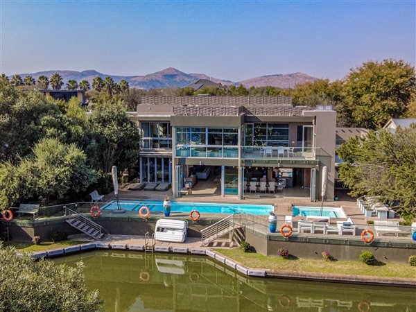 6 Bedroom House 6 Bedroom House
