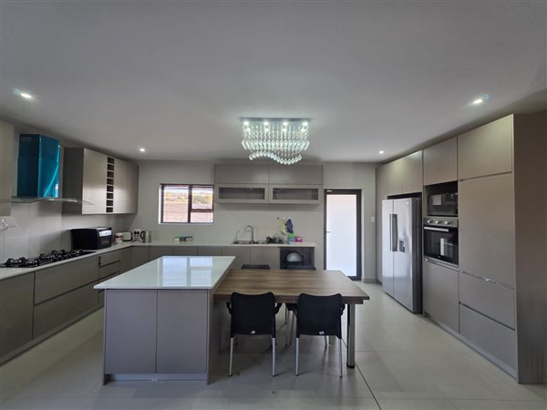 4 Bedroom Townhouse 4 Bedroom Townhouse