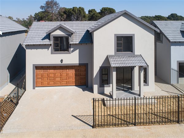 3 Bedroom Townhouse 3 Bedroom Townhouse