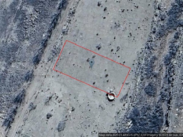 1 784 m² Land